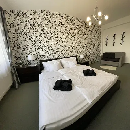 Cosy In An Excellent Location 아파트 *
