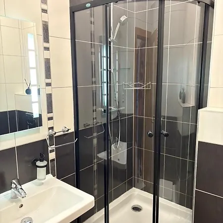 Cosy In An Excellent Location *